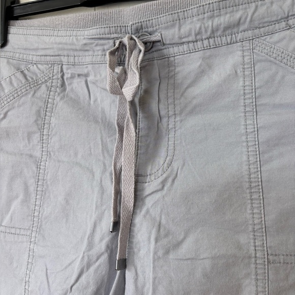 🎉4/30$🎉 Reitmans Grey Cotton Capri Pants – Size 8 - Picture 2 of 4
